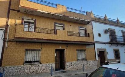 Vista exterior de Casa adosada en venda en Mairena del Aljarafe amb Terrassa