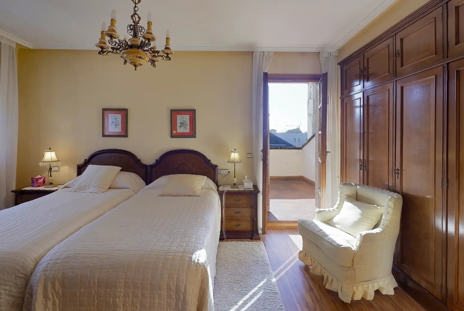 Dormitori de Casa o xalet en venda en Gijón  amb Calefacció, Jardí privat i Parquet