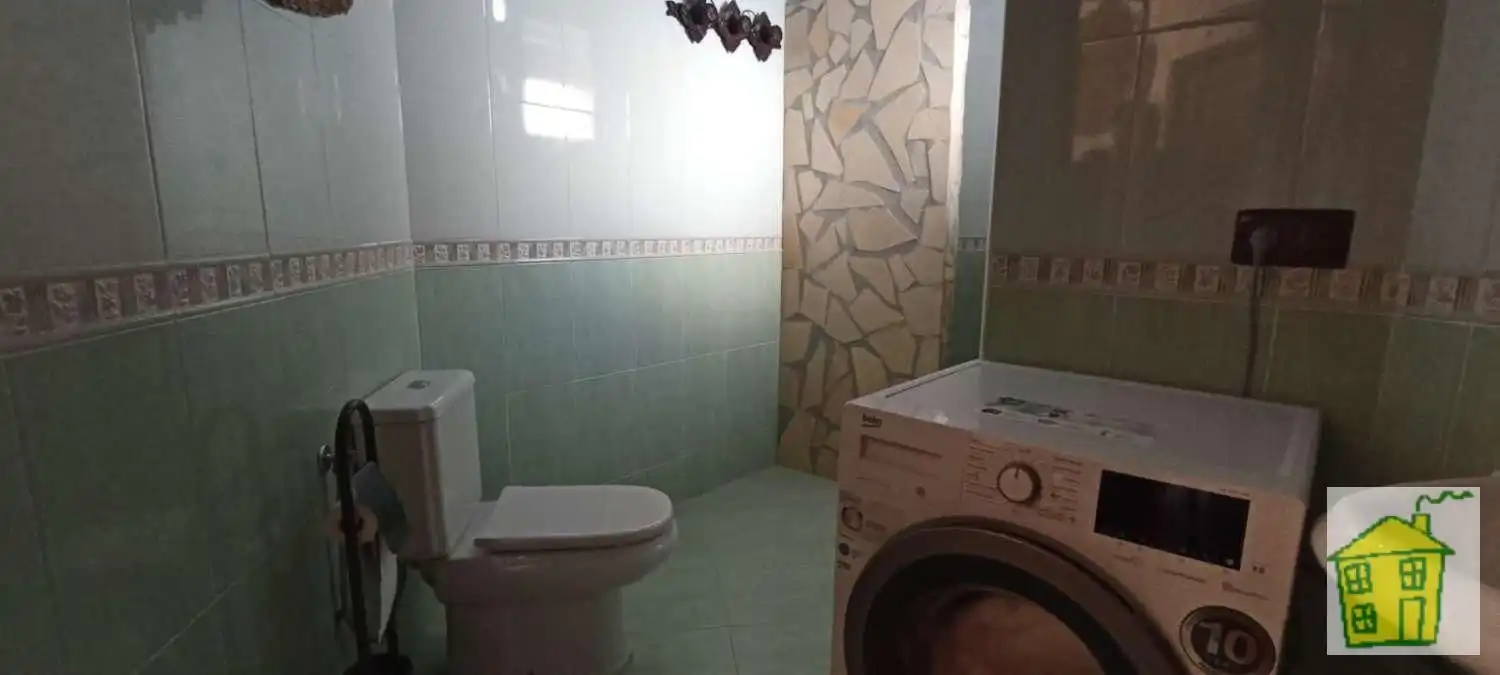 Badezimmer von Maisonette zum Verkauf in Andújar mit Balkon
