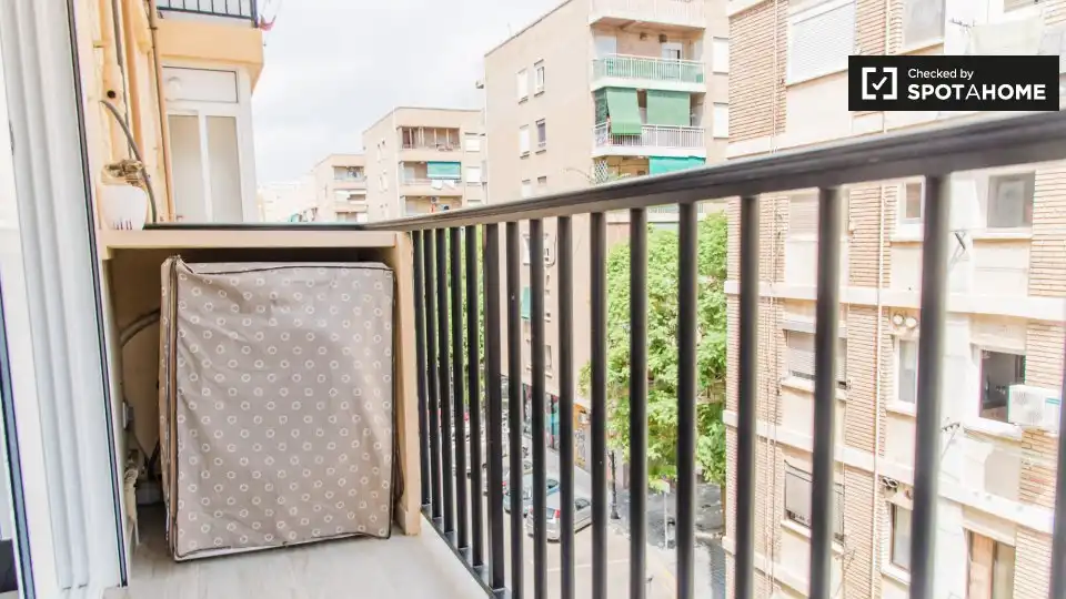 Flat with terrace to rent in Algirós, imagen 2