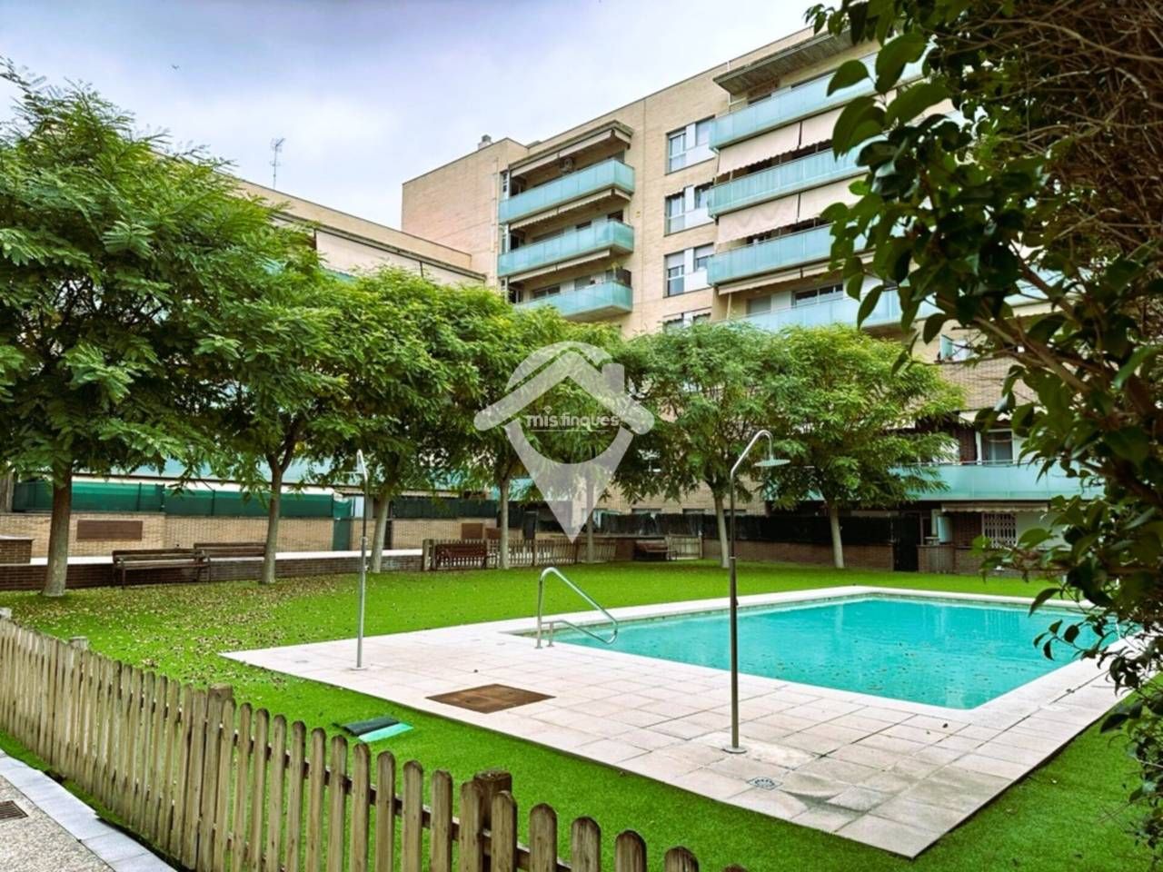 Piscina de Pis en venda en Sabadell amb Calefacció, Terrassa i Traster