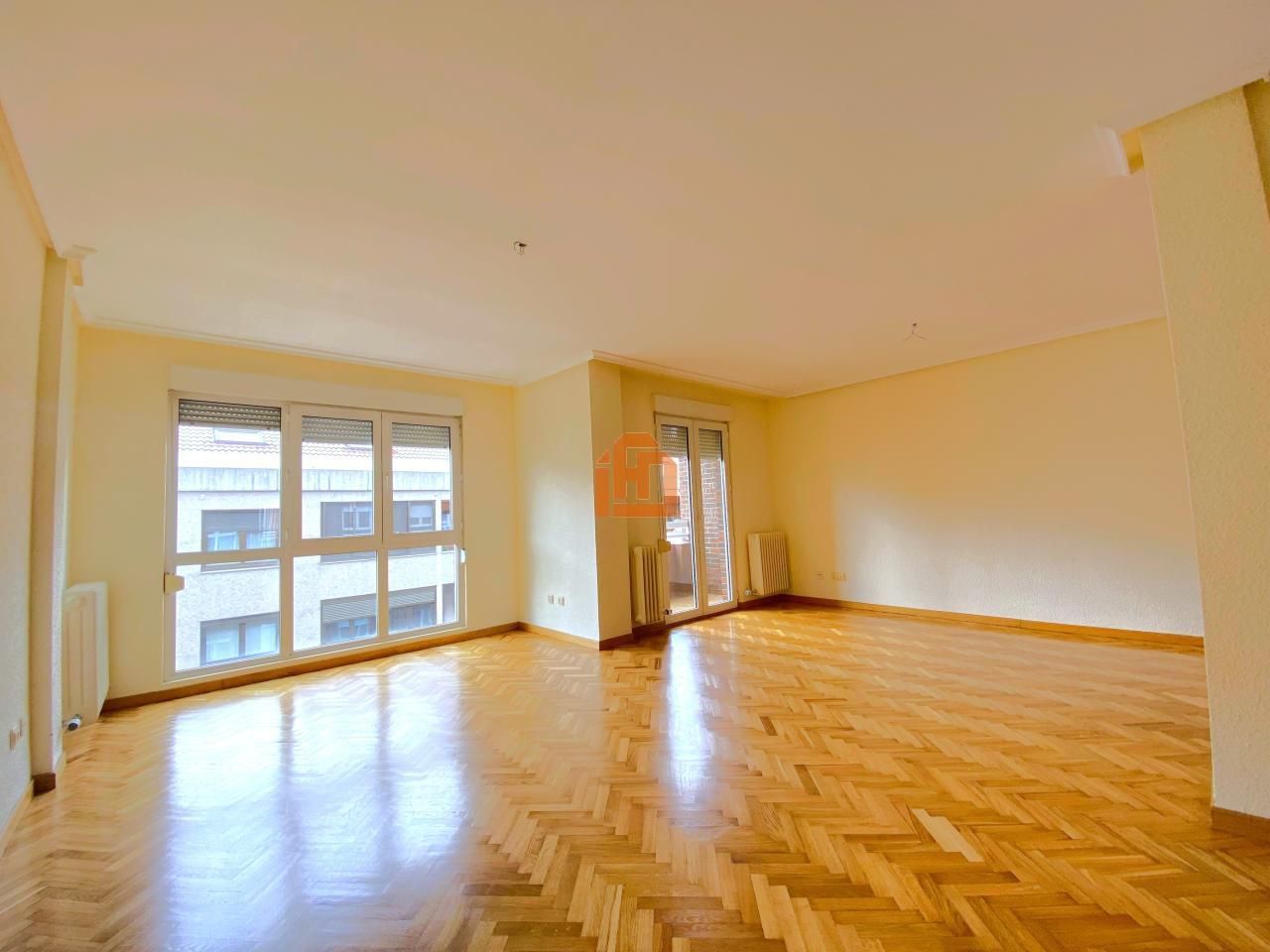 Living room of Flat to rent in León Capital   with Heating, Parquet flooring and Terrace