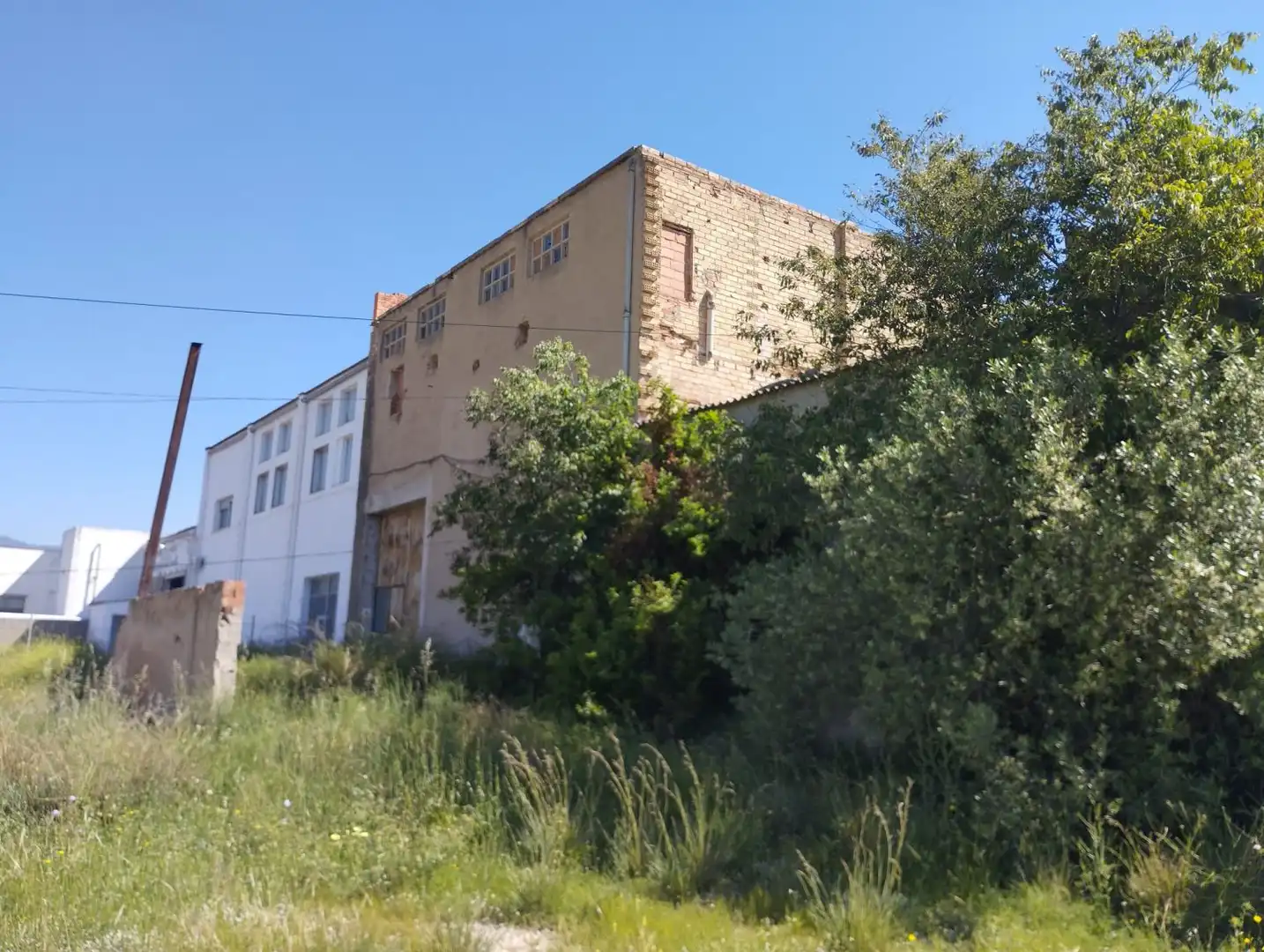 Außenansicht von Gebäude zum Verkauf in Rossell