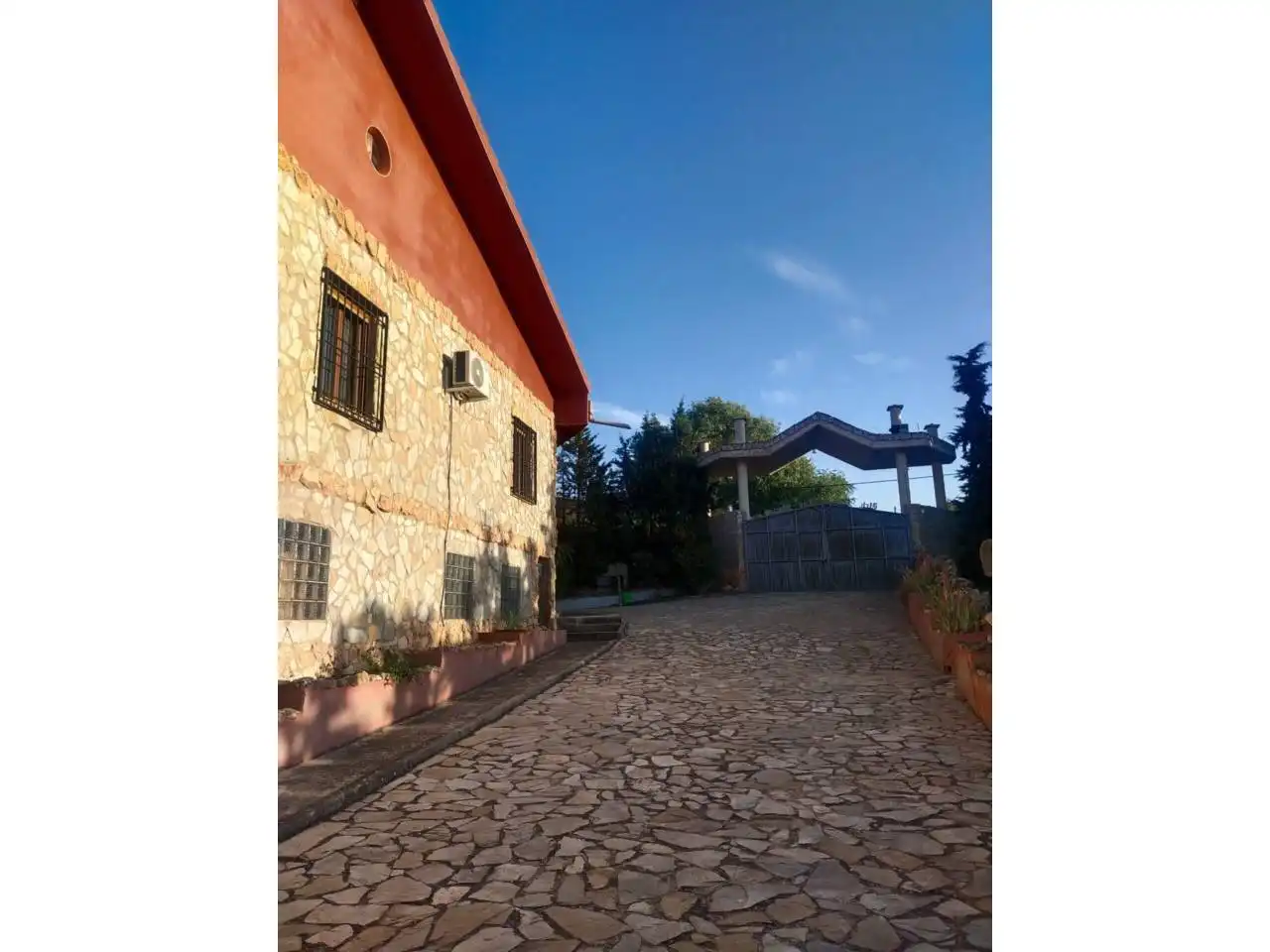 Vista exterior de Finca rústica en venda en Alhambra amb Aire condicionat, Jardí privat i Terrassa
