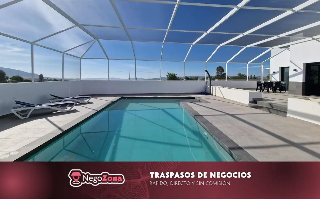 Piscina de Local en traspaso en Antas