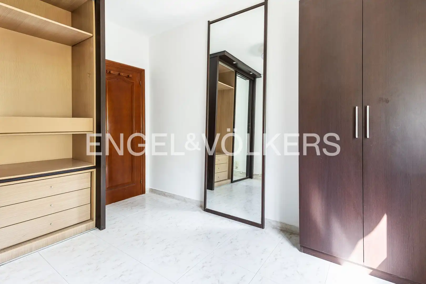 Flat for sale in Barcelona  with Air Conditioner and Heating