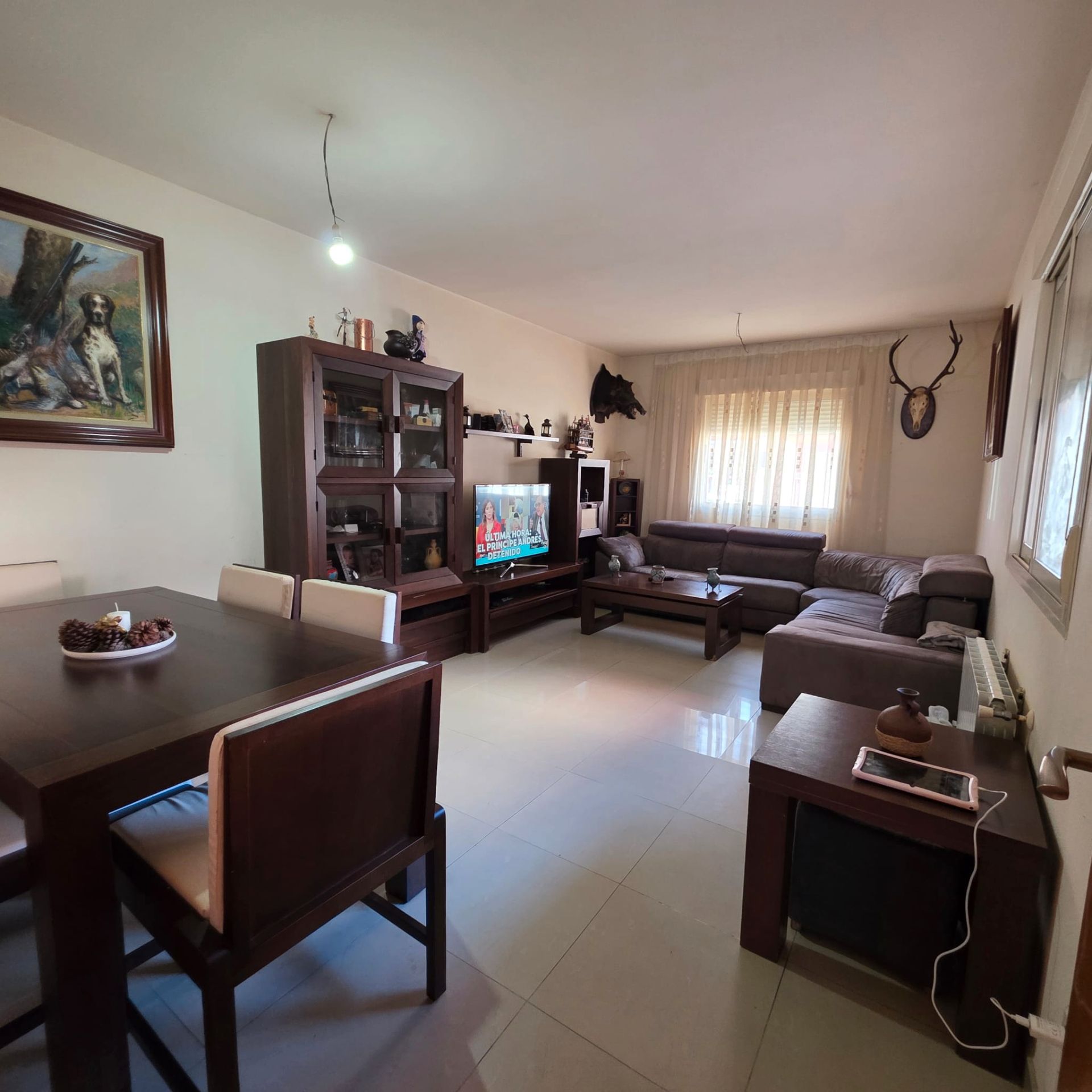 Sala d'estar de Casa adosada en venda en Lucillos amb Calefacció, Terrassa i Traster