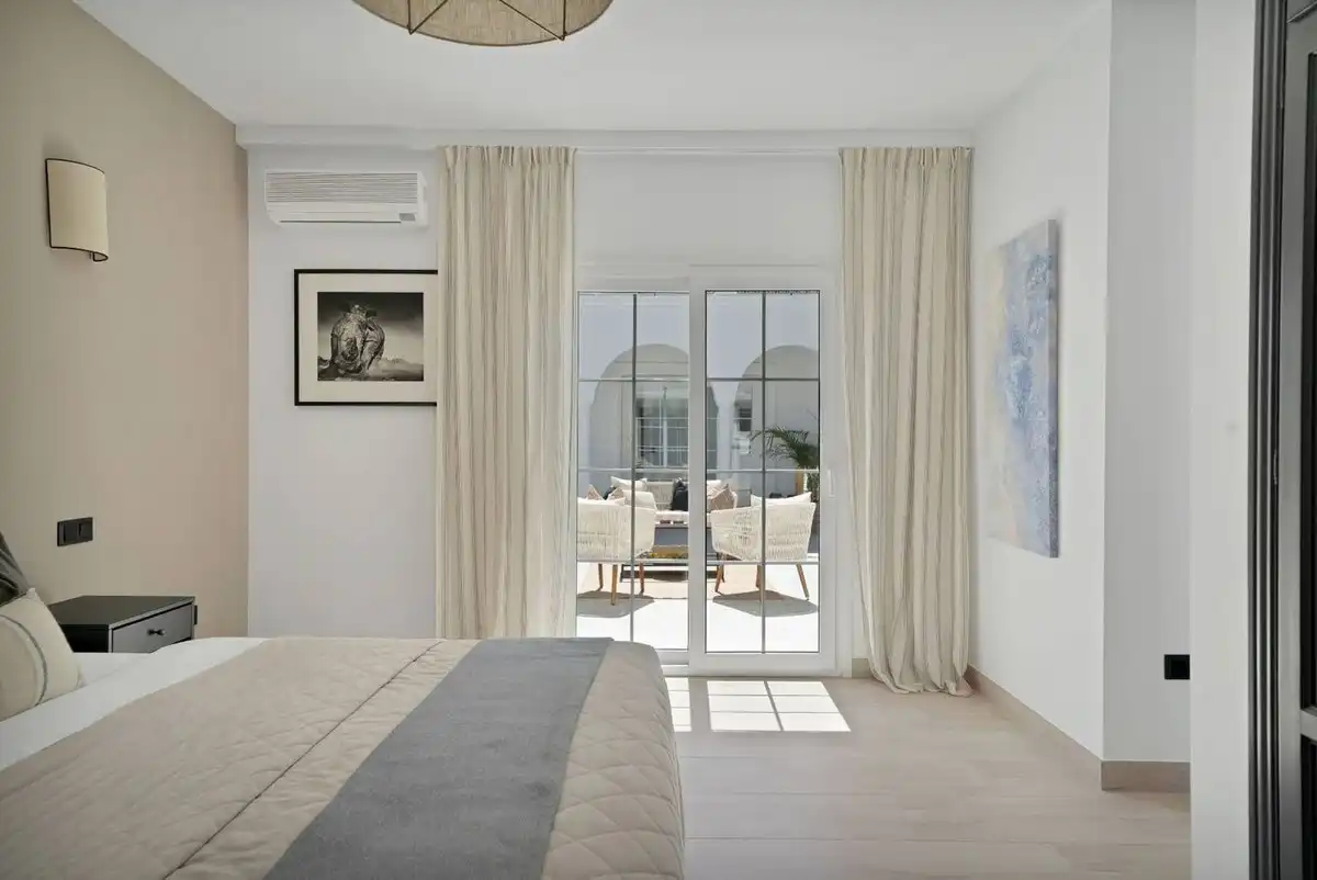 Habitación de Casa o chalet de alquiler en Estepona con Aire acondicionado, Jardín privado y Terraza