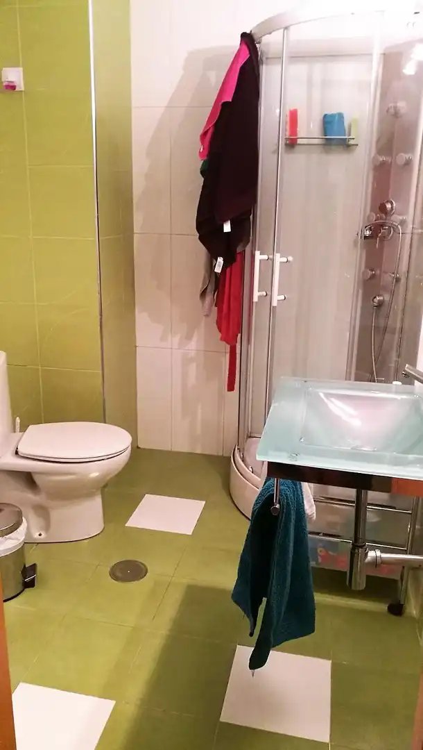 Badezimmer von Wohnung zur Miete in Granada mit Möbliert