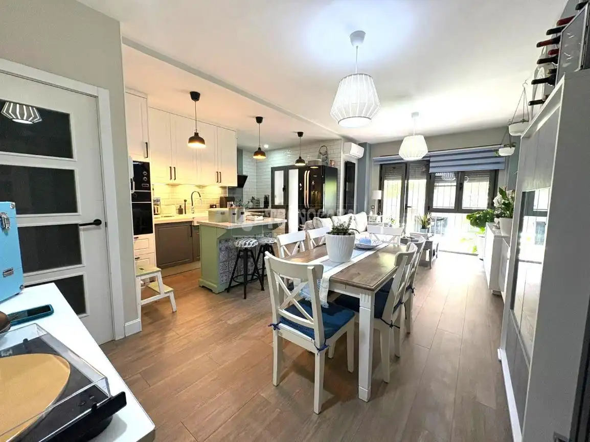 Dining room of Flat for sale in Parla  with Air Conditioner and Storage room