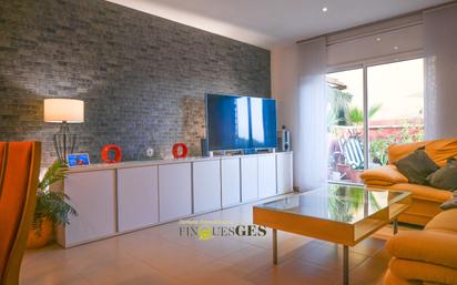 Living room of Single-family semi-detached for sale in Valls  with Air Conditioner, Heating and Private garden