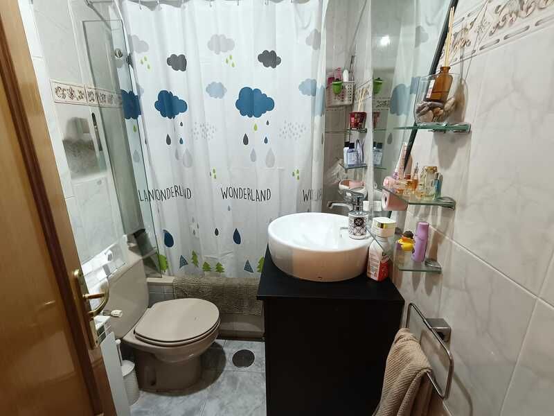 Bathroom of Flat for sale in  Madrid Capital  with Air Conditioner and Heating