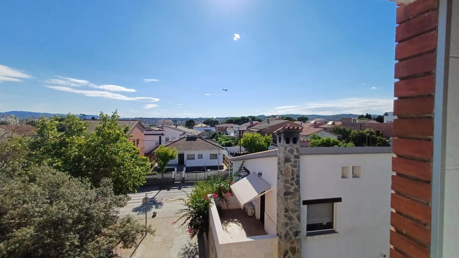Vista exterior de Pis en venda en Barberà del Vallès amb Aire condicionat