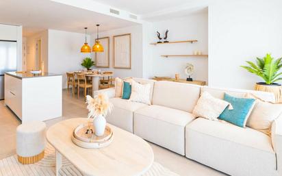 Sala d'estar de Apartament en venda en Estepona amb Aire condicionat, Calefacció i Jardí privat