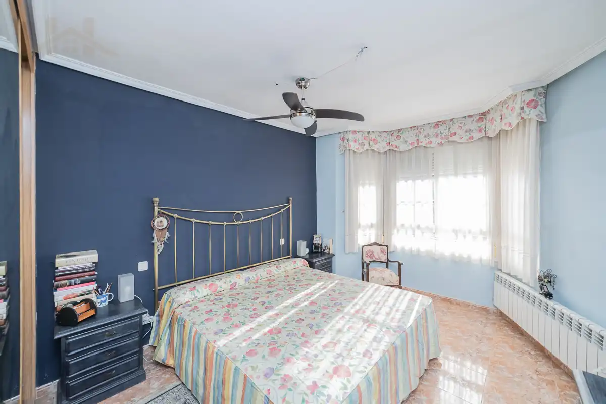 Casa aparellada amb terrassa en venda a Calle Sierra de Gredos 64, imagen 22