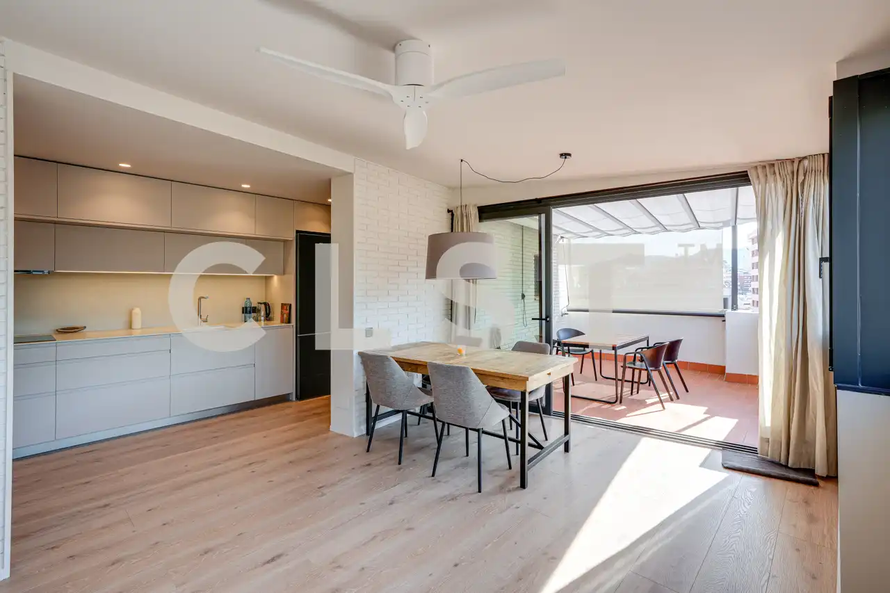 Menjador de Apartament de lloguer en Barcelona amb Aire condicionat, Calefacció i Parquet