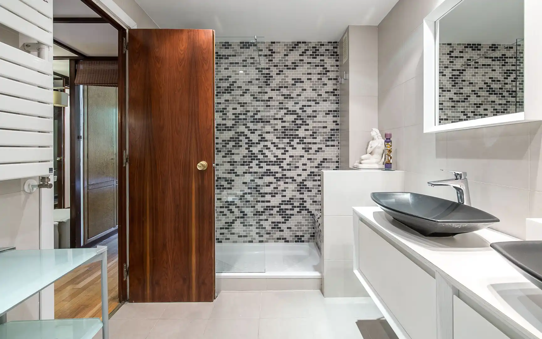 Bathroom of Flat for rent in Barcelona  with Air Conditioner, Heating and Terrace