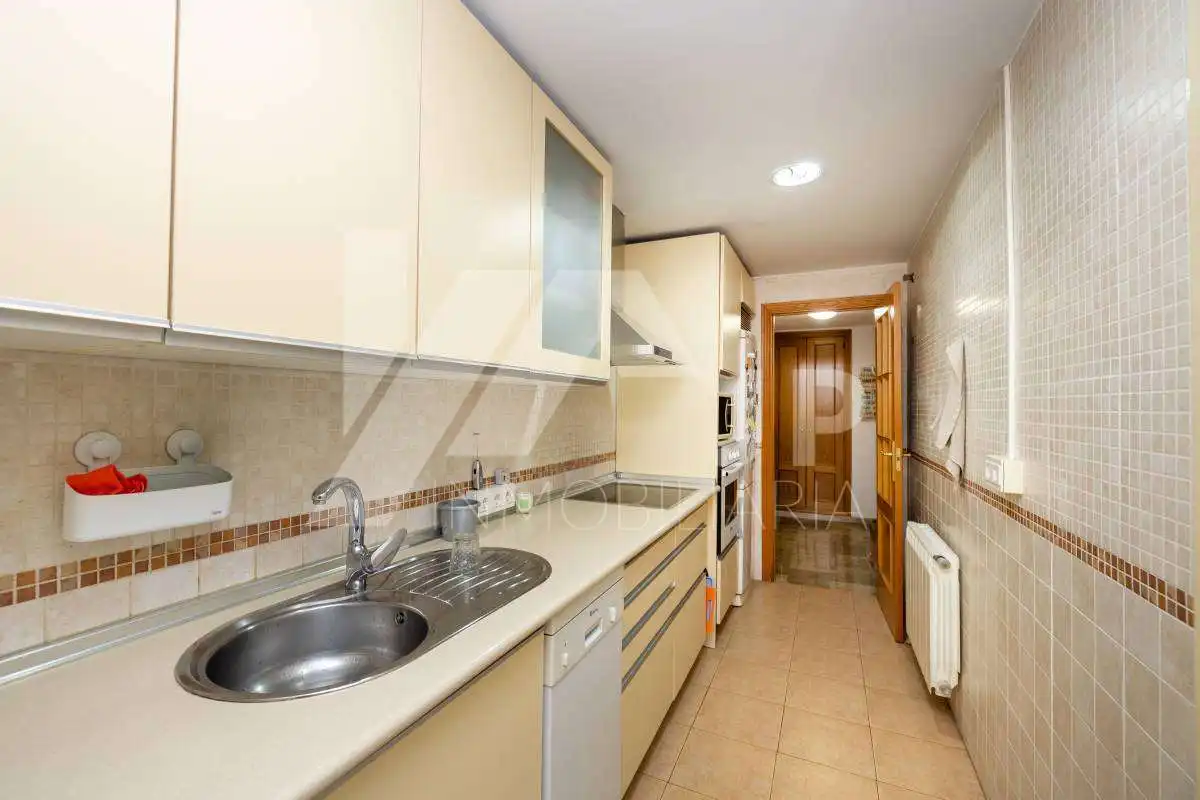 Piso con piscina en venta en Calle Cádiar 10, imagen 9