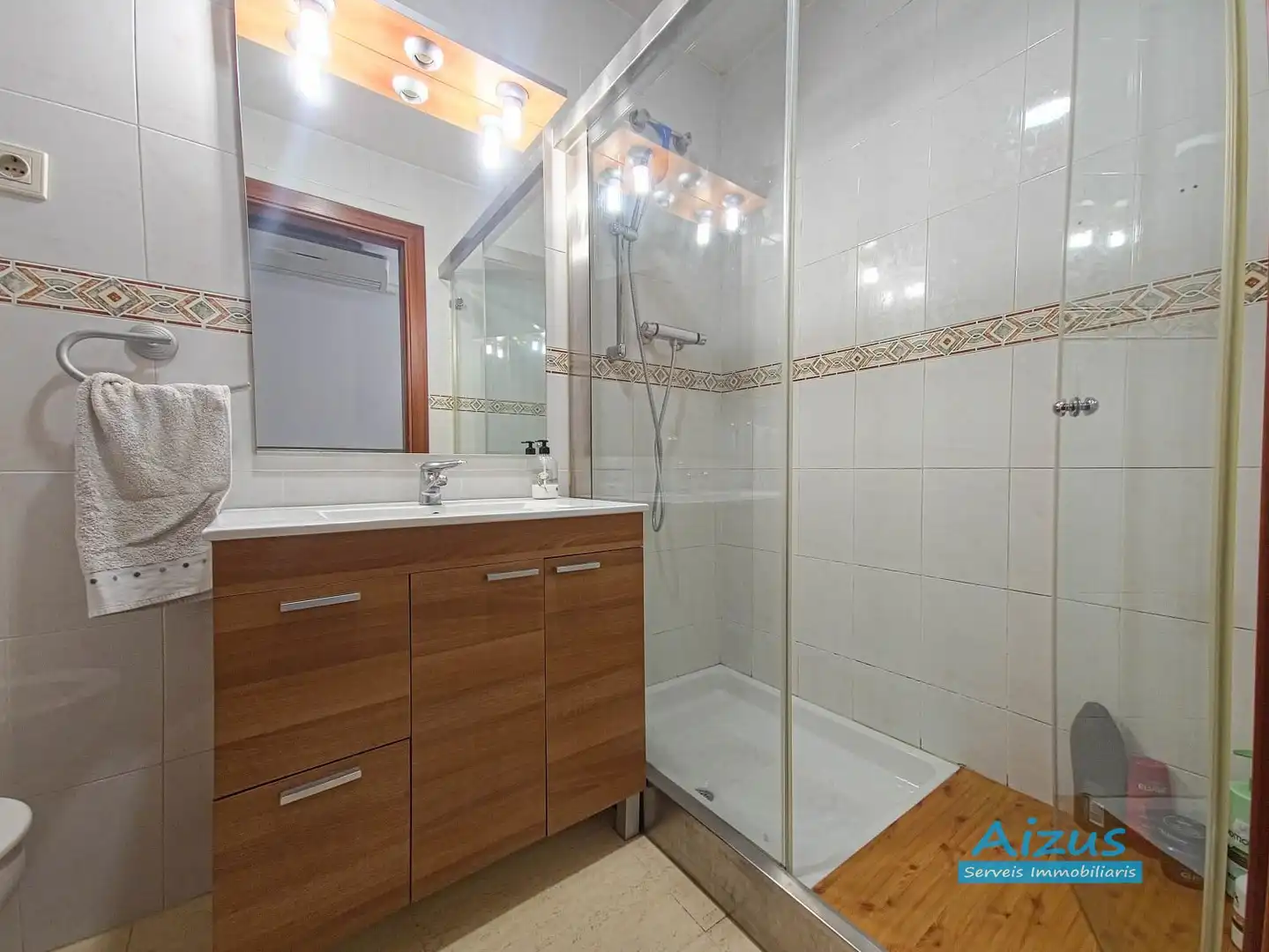 Baño de Casa adosada en venta en Santa Perpètua de Mogoda con Aire acondicionado, Calefacción y Terraza