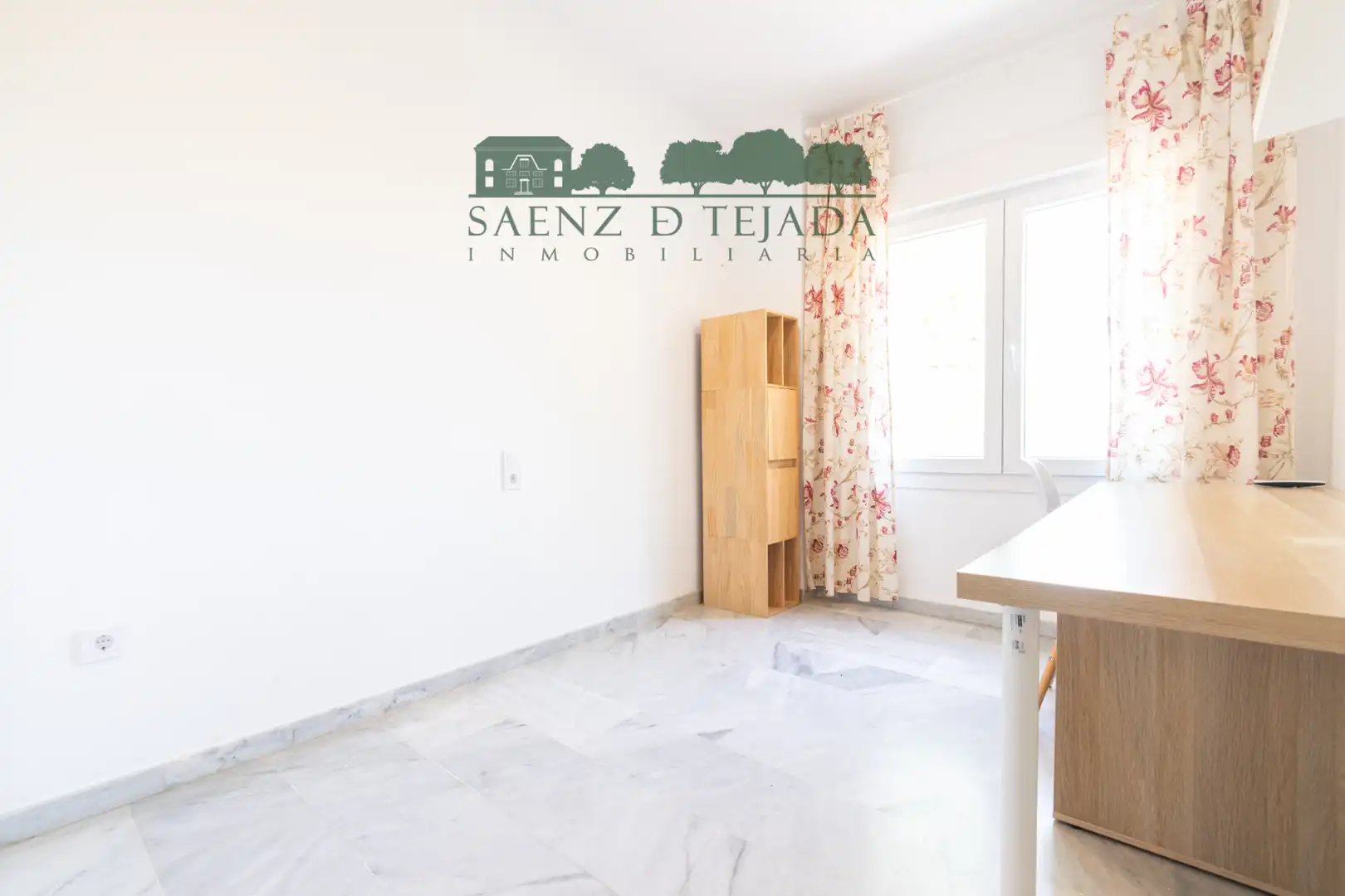 Bedroom of Flat for rent in Sevilla  with Air Conditioner, Storage room and Oven