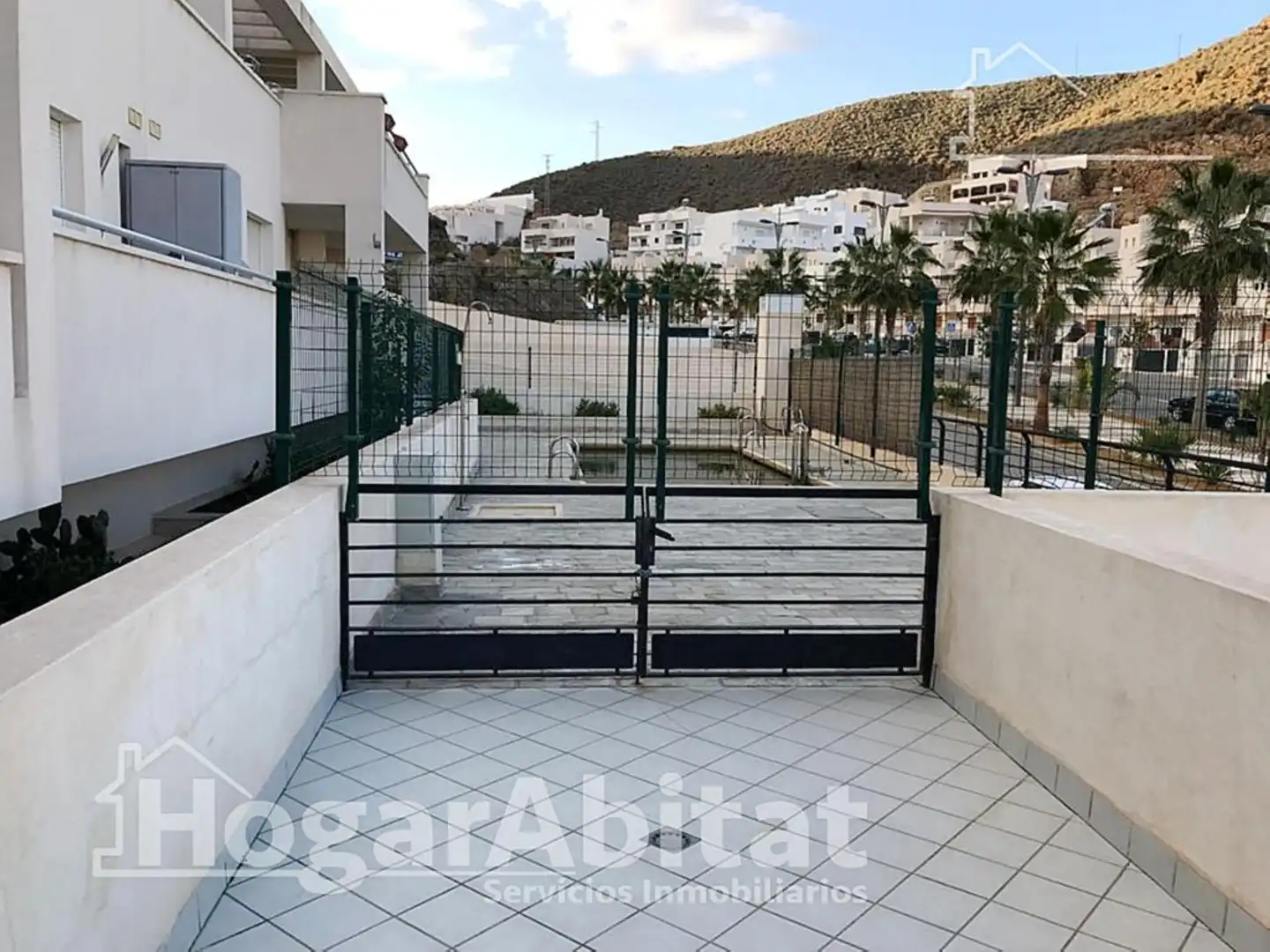 Vista exterior de Casa o xalet en venda en Carboneras amb Aire condicionat, Terrassa i Piscina comunitària