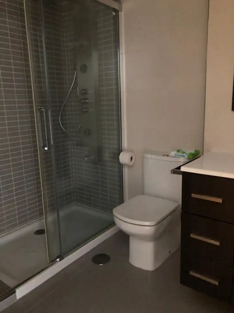 Baño de Piso en venta en Ponferrada con Calefacción y Trastero