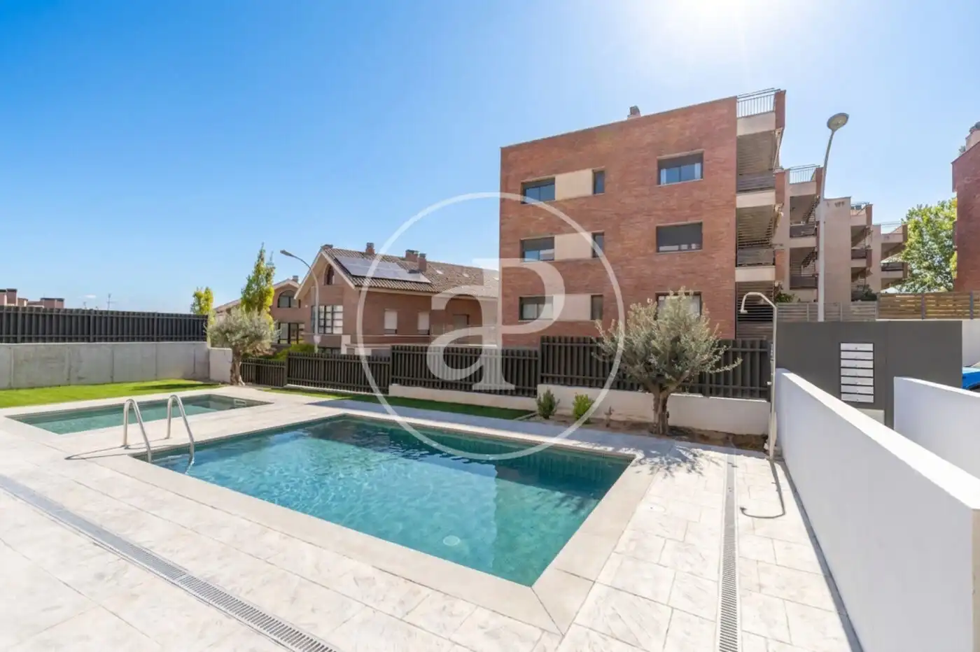 Swimming pool of Flat for sale in Sant Cugat del Vallès  with Air Conditioner, Heating and Private garden
