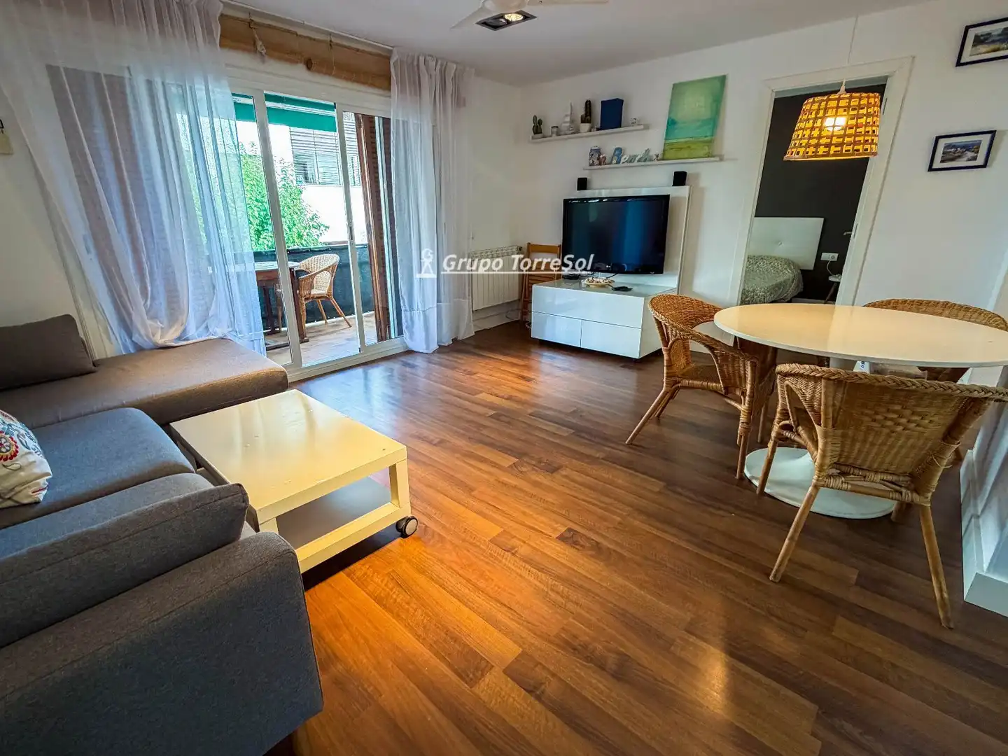 Living room of Flat for sale in El Vendrell  with Terrace, Swimming Pool and Furnished