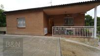 Vista exterior de Casa o xalet en venda en Terrassa amb Aire condicionat i Piscina