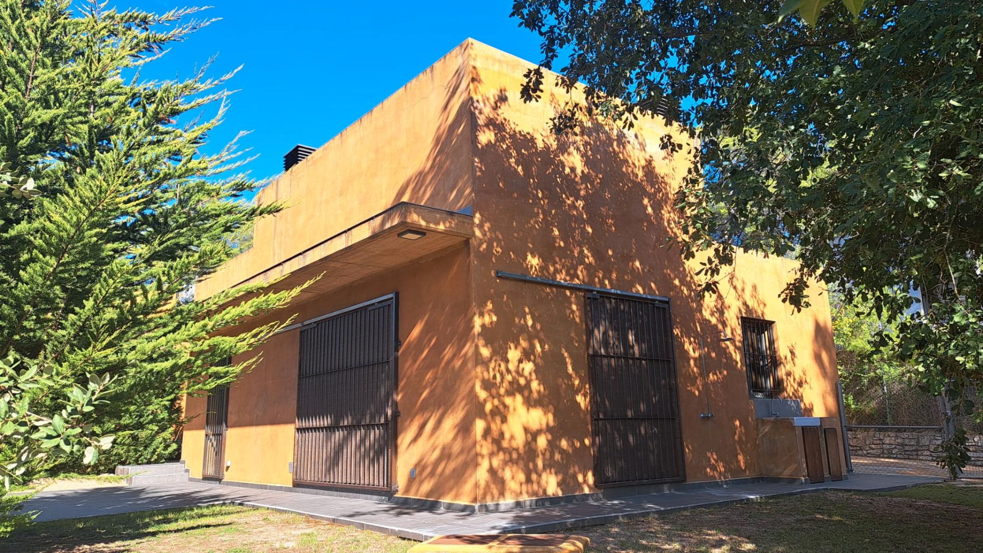 Exterior view of Single-family semi-detached to rent in Begues  with Air Conditioner and Private garden