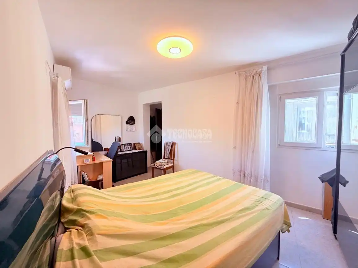 Schlafzimmer von Wohnung zum Verkauf in Mislata mit Klimaanlage und Balkon