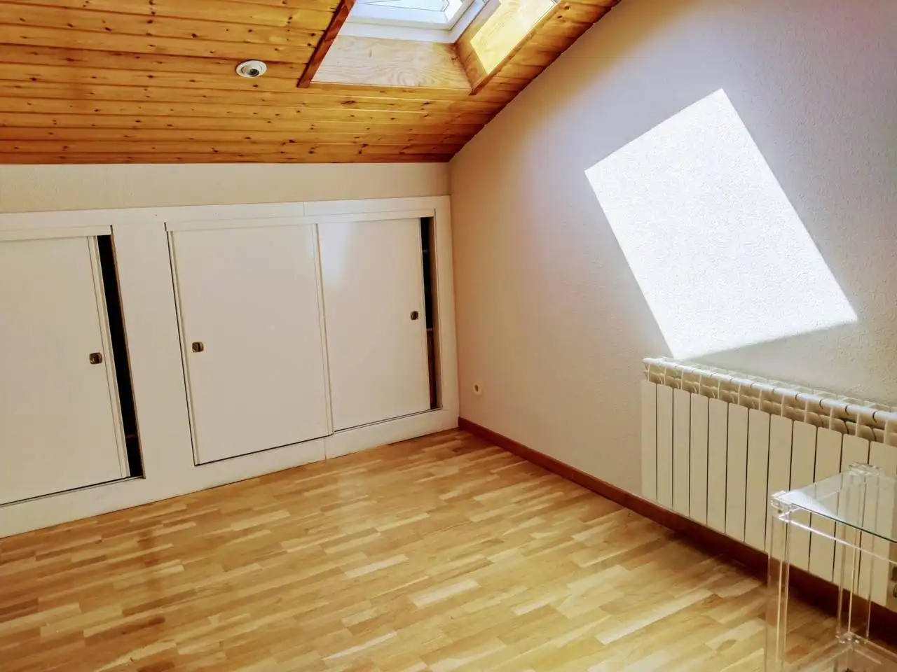 Habitación de Dúplex de alquiler en Burgos con Calefacción, Parquet y Amueblado