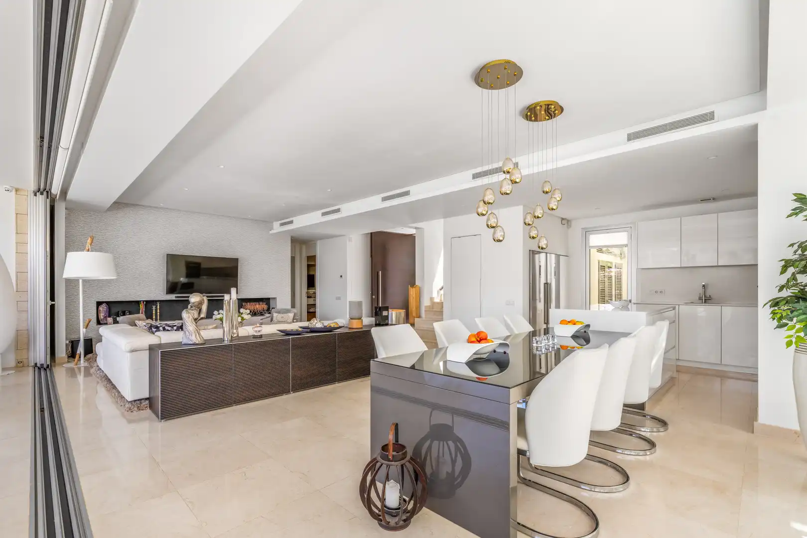 Sala de estar de Casa o chalet en venta en Marbella con Aire acondicionado, Jardín privado y Terraza