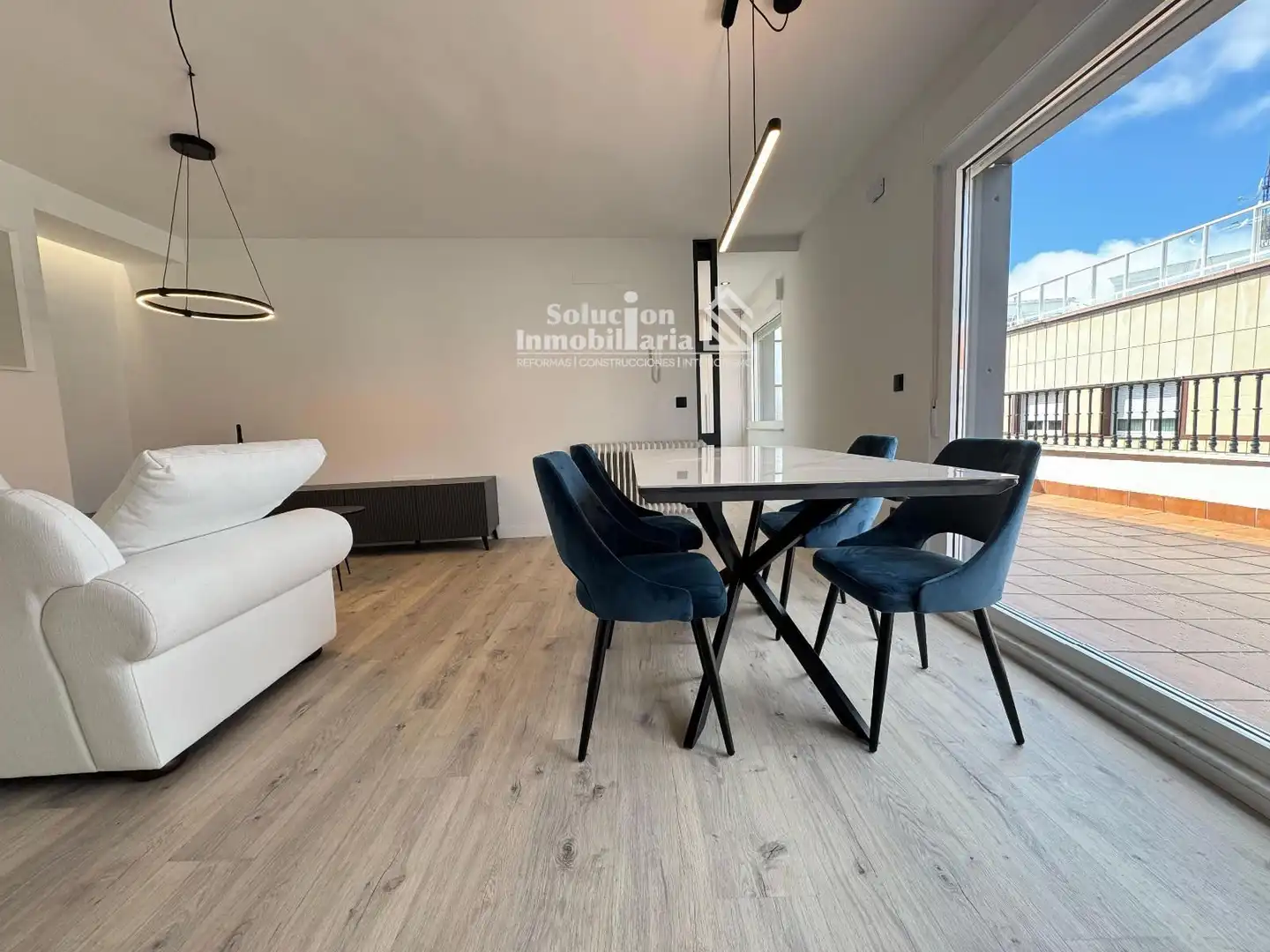 Sala de estar de Ático en venta en Salamanca con Calefacción y Terraza