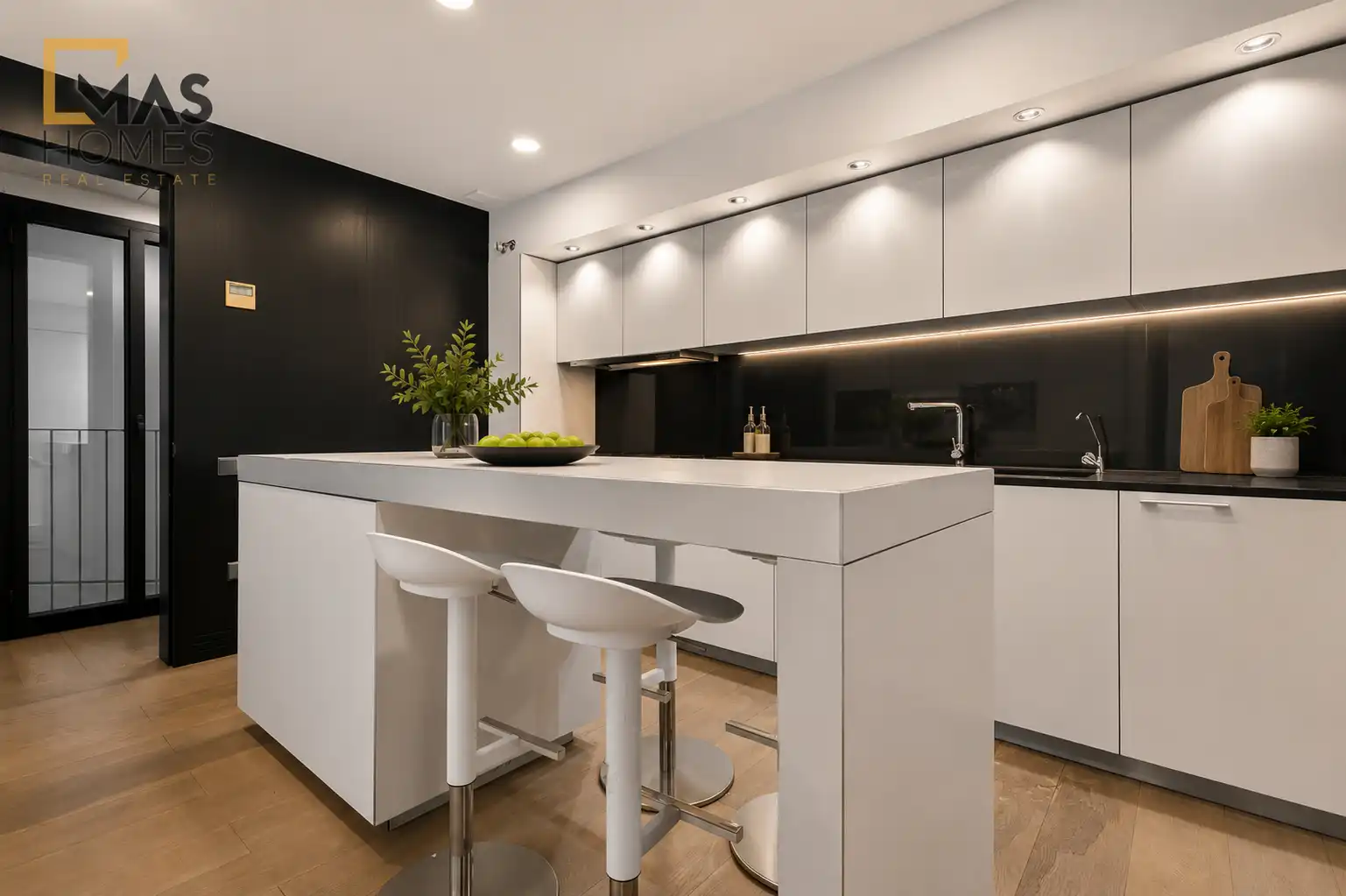 Kitchen of Flat for sale in Barcelona  with Air Conditioner, Heating and Oven