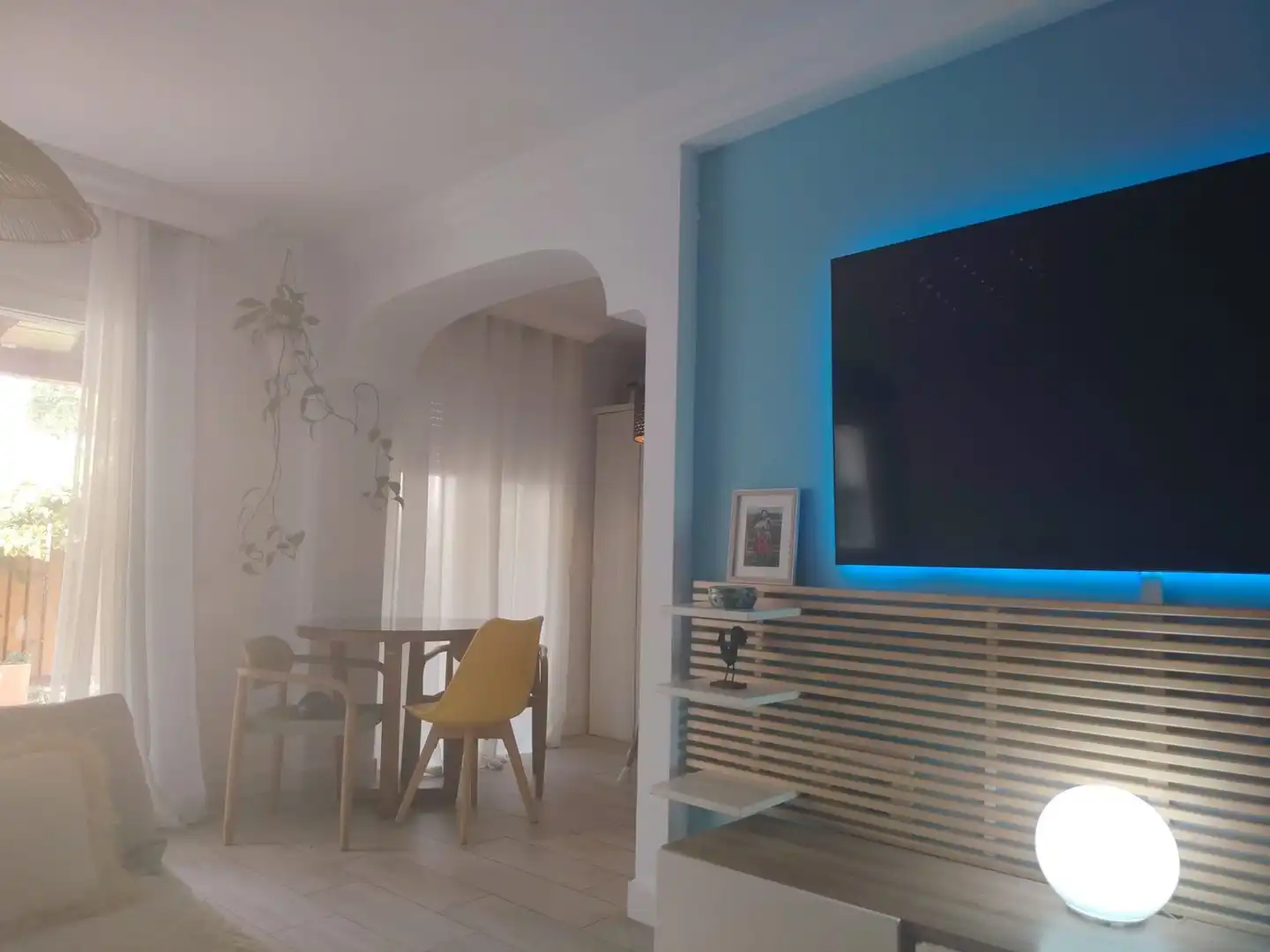 Sala d'estar de Casa adosada en venda en Eivissa amb Aire condicionat i Jardí privat