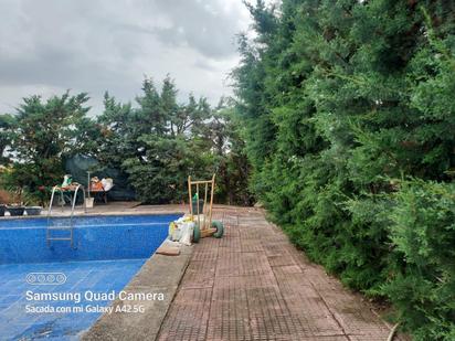 Swimming pool of House or chalet for sale in Casarrubios del Monte  with Air Conditioner, Terrace and Swimming Pool