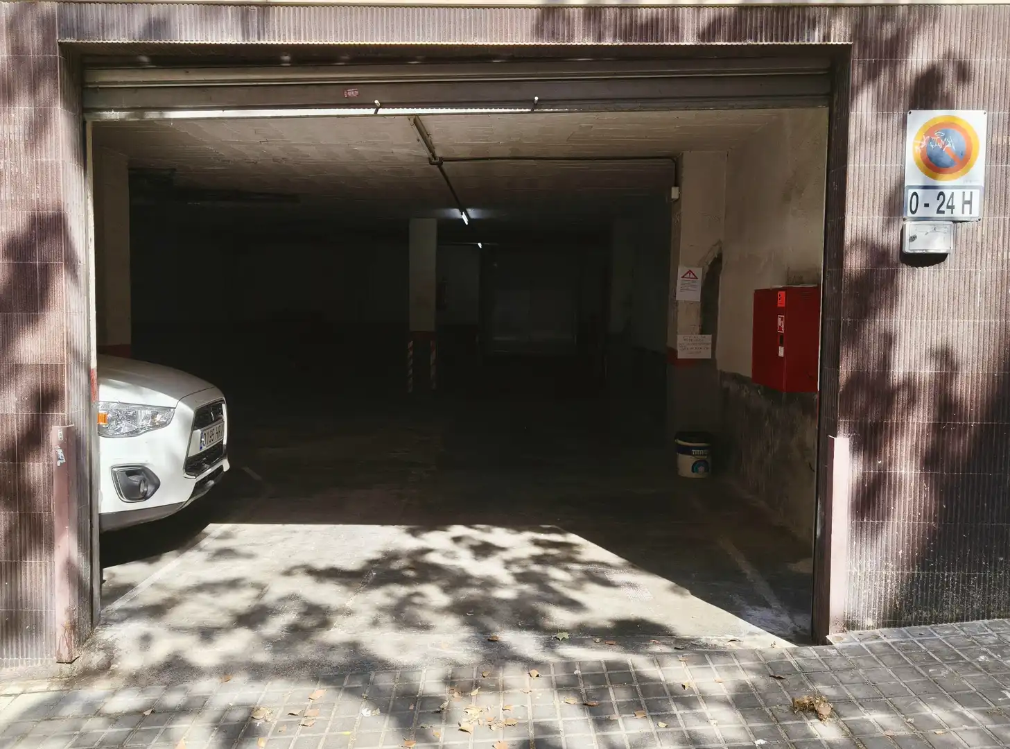 Garage for rent in Carrer de Salvà, El Poble Sec - Parc de Montjuïc
