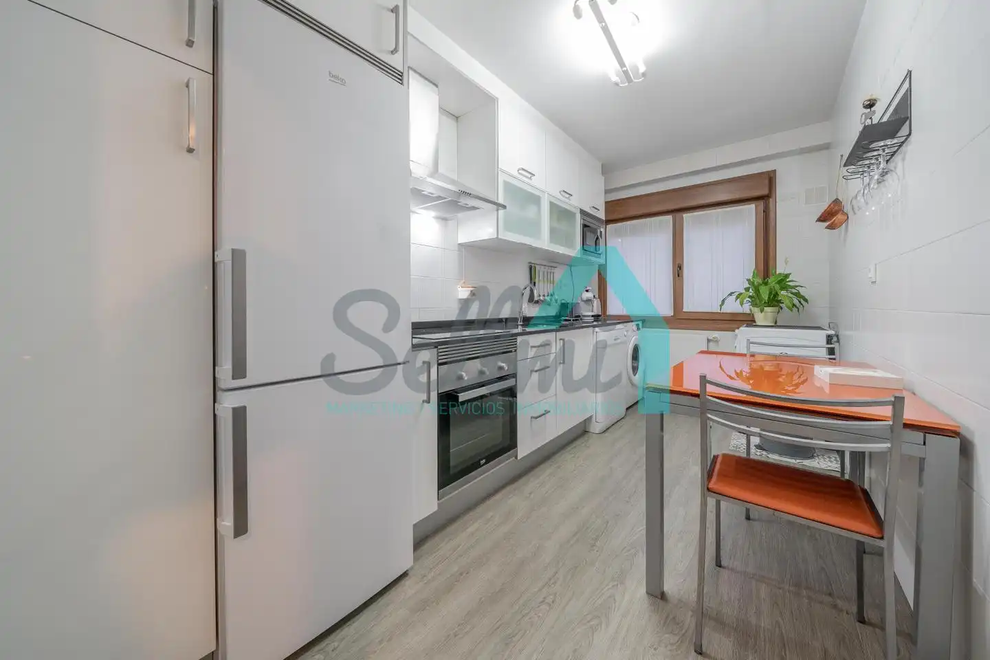 Cocina de Planta baja de alquiler en Oviedo  con Calefacción, Parquet y Amueblado