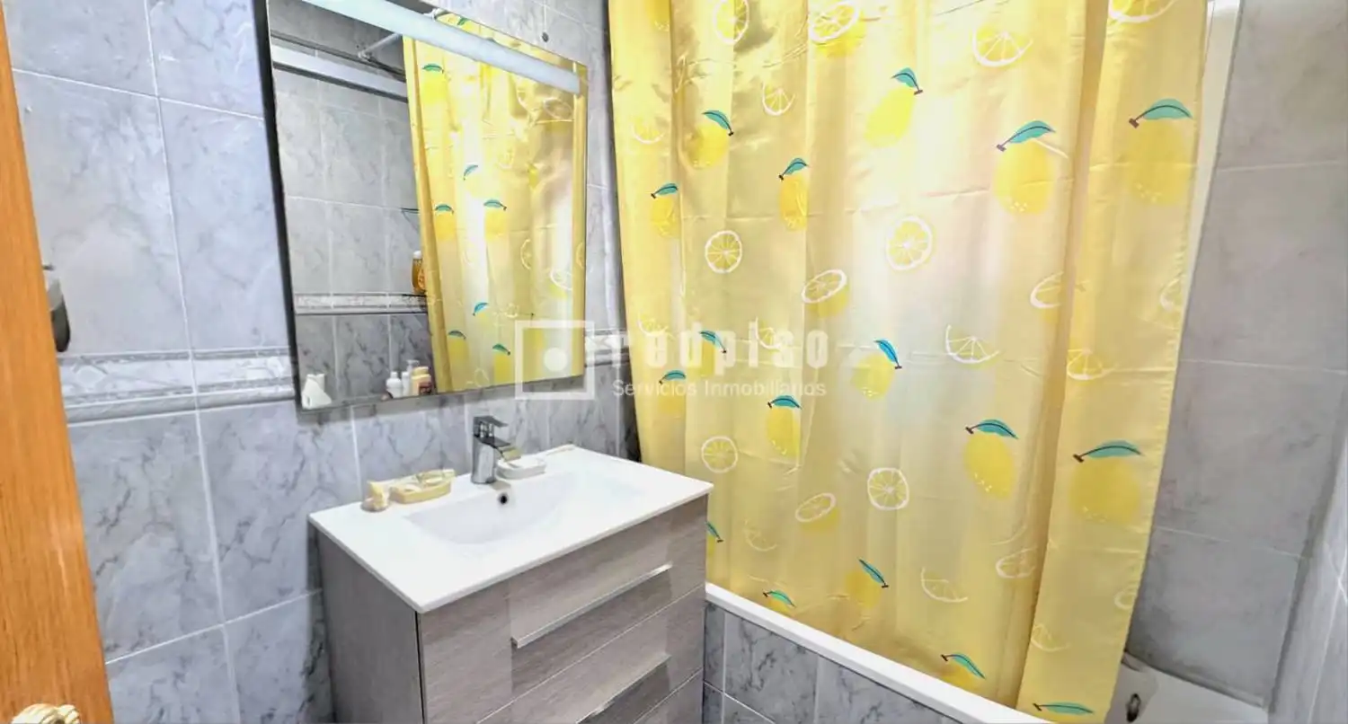 Bathroom of Flat for sale in Alcalá de Henares  with Air Conditioner, Heating and Terrace