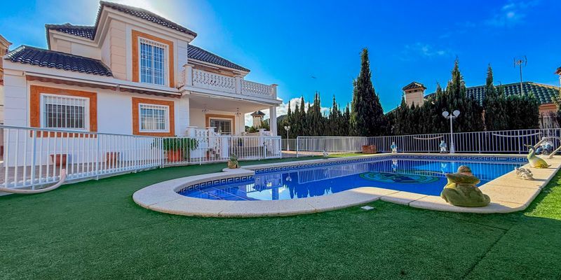 Piscina de Casa o xalet en venda en Elche / Elx amb Aire condicionat, Jardí privat i Terrassa