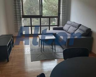 Sala d'estar de Pis de lloguer en  Madrid Capital amb Aire condicionat, Piscina i Piscina comunitària