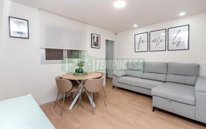 Living room of Flat for sale in L'Hospitalet de Llobregat  with Air Conditioner, Heating and Parquet flooring