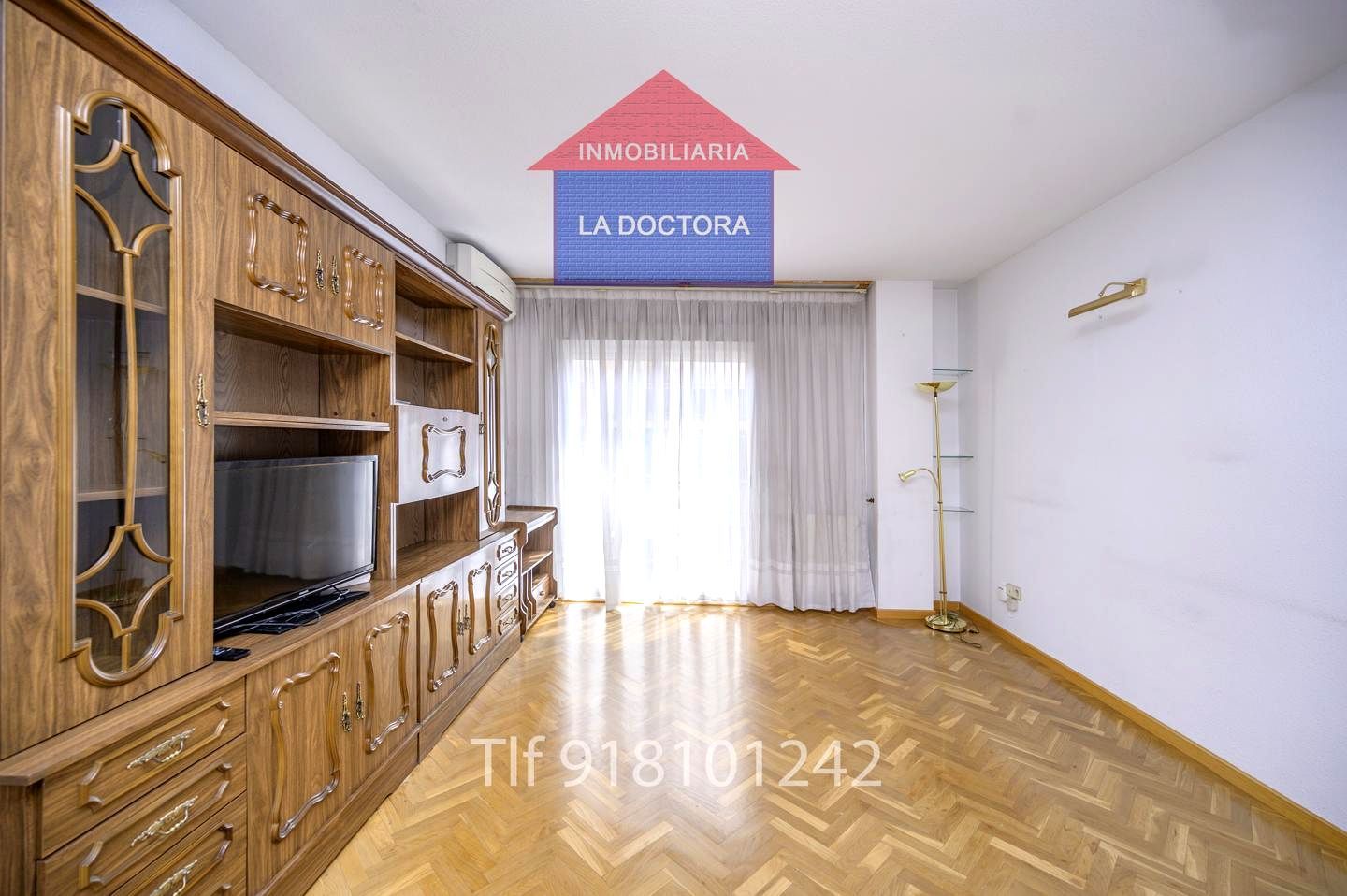 Living room of Flat for sale in Móstoles  with Air Conditioner, Heating and Parquet flooring