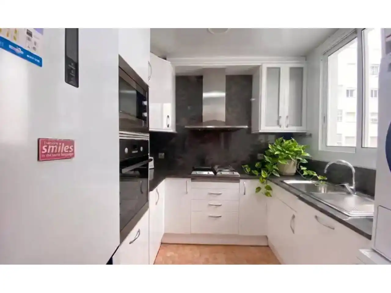 Küche von Wohnung zum Verkauf in Sitges mit Klimaanlage, Heizung und Terrasse