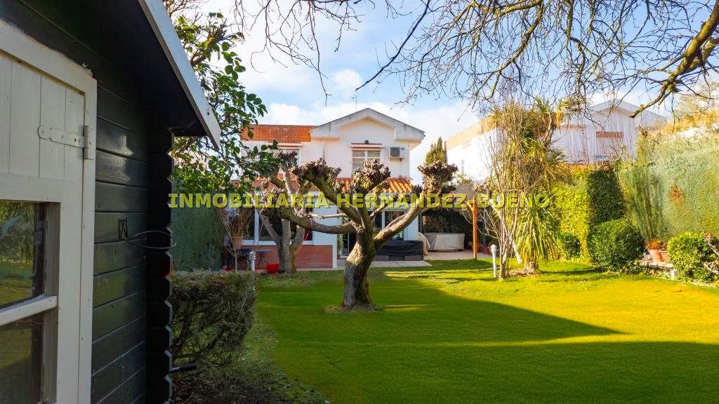 Jardí de Casa o xalet en venda en Cabrerizos amb Calefacció i Piscina