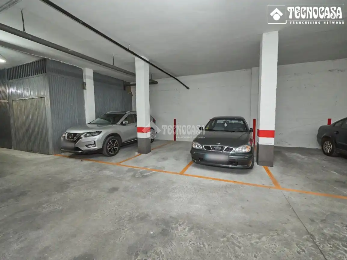 Parkplatz von Garage zum Verkauf in Granada