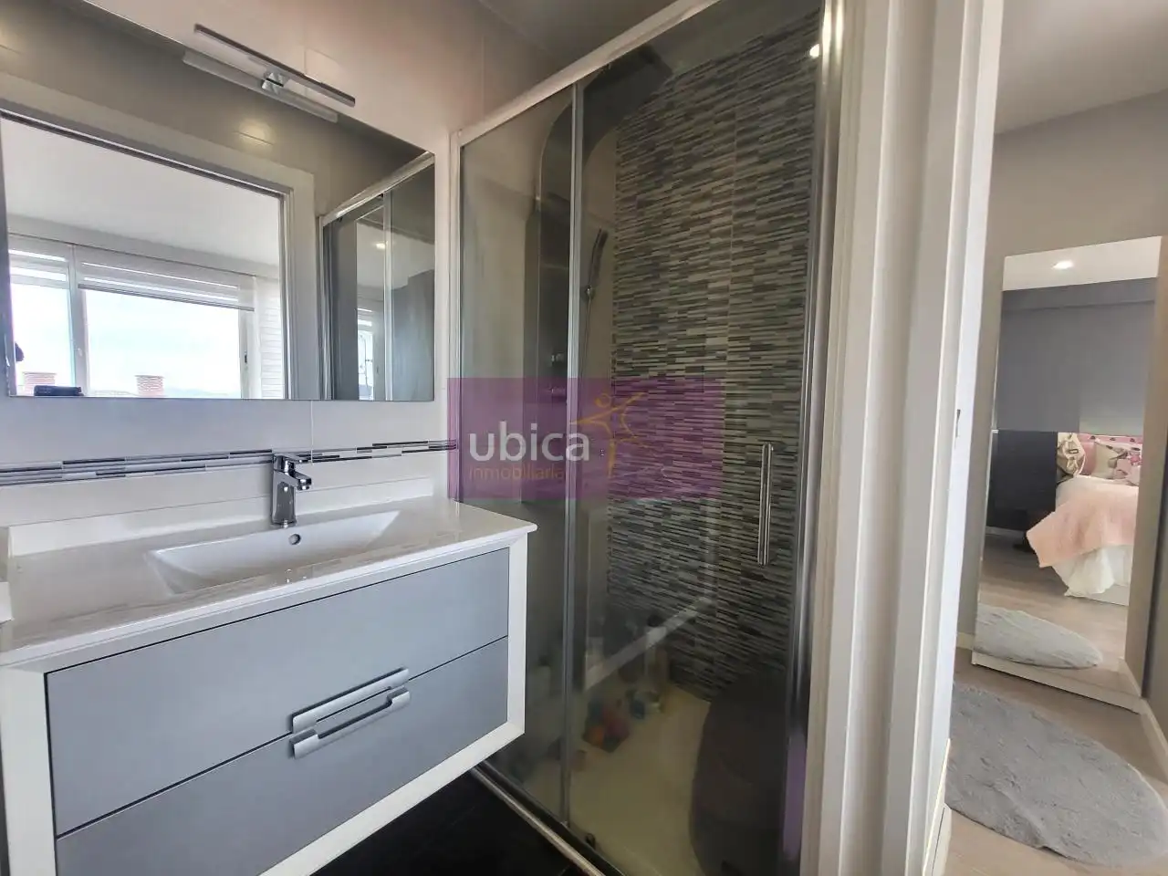 Baño de Piso en venta en Vigo  con Calefacción y Trastero