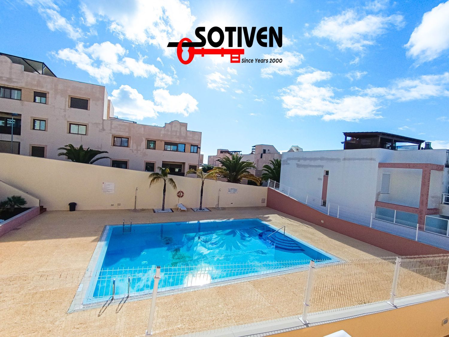 Vista exterior de Apartamento en venta en Arona con Terraza, Trastero y Piscina comunitaria
