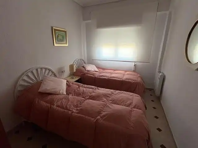 Habitación de Apartamento de alquiler en Benicasim / Benicàssim con Calefacción, Jardín privado y Terraza